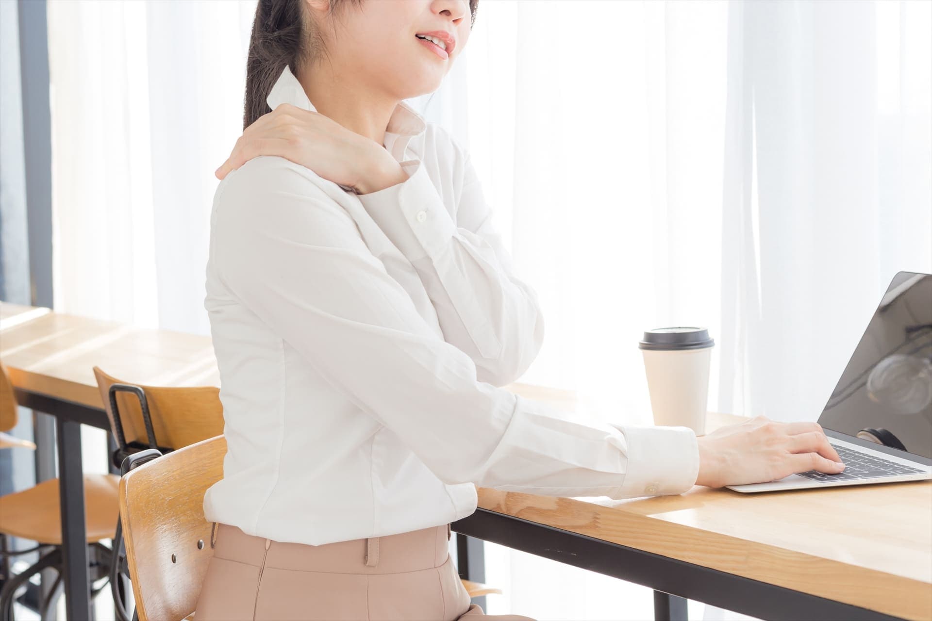 肩こりの不調ケア | 岡山のヘッドスパならSabai Wellness Salon